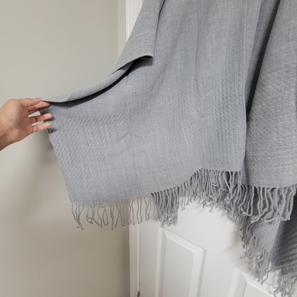 Mer-Sea NWT Fog Gray Travel Wrap With Matching Bag. - Picture 5 of 16